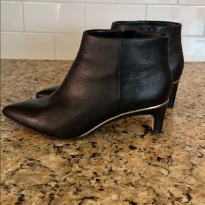 Clark’s bootie kitten heel black 7 1/2